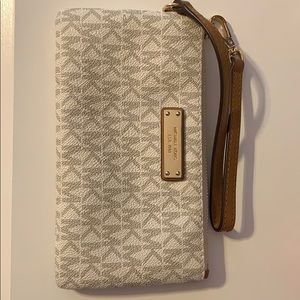 Michael Kors wristlet